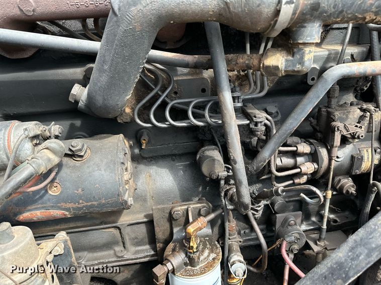 image for item NX9724 1981 Gleaner M2  combine