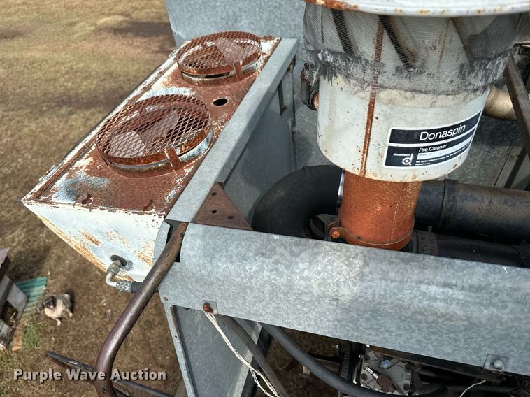 image for item NX9724 1981 Gleaner M2  combine