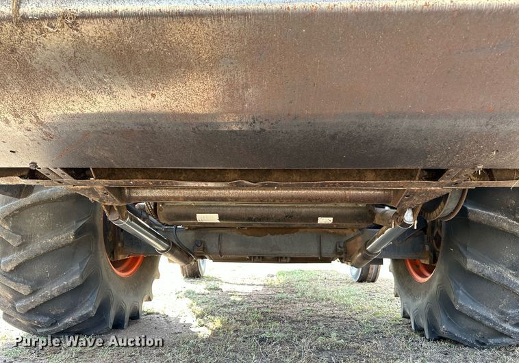 image for item NX9724 1981 Gleaner M2  combine