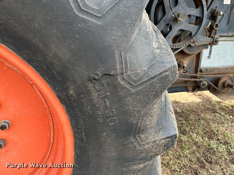 image for item NX9724 1981 Gleaner M2  combine