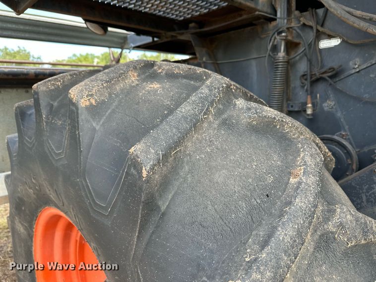 image for item NX9724 1981 Gleaner M2  combine