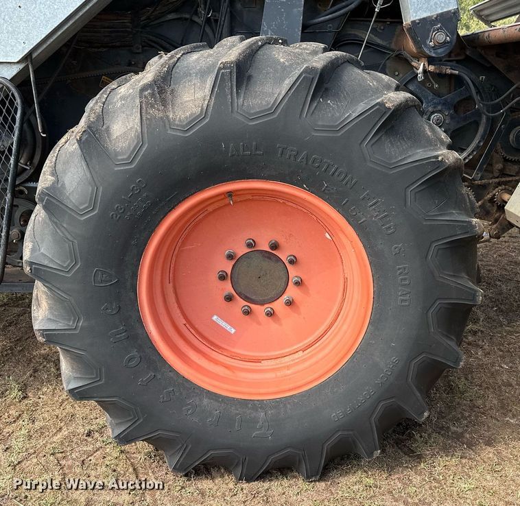 image for item NX9724 1981 Gleaner M2  combine