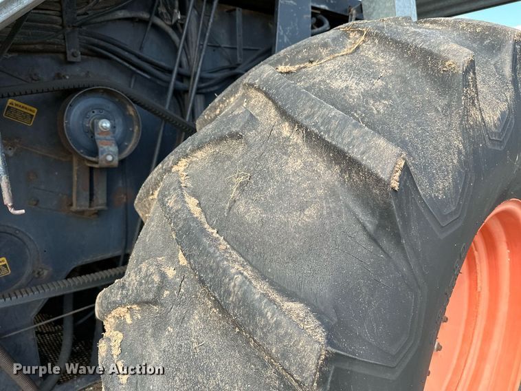 image for item NX9724 1981 Gleaner M2  combine