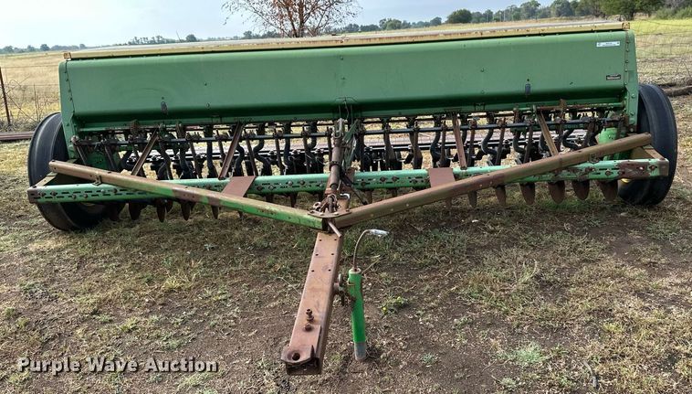 image for item NX9725 John Deere 8200  grain drill