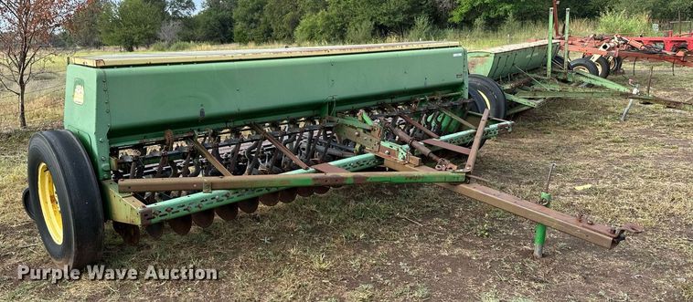 image for item NX9725 John Deere 8200  grain drill