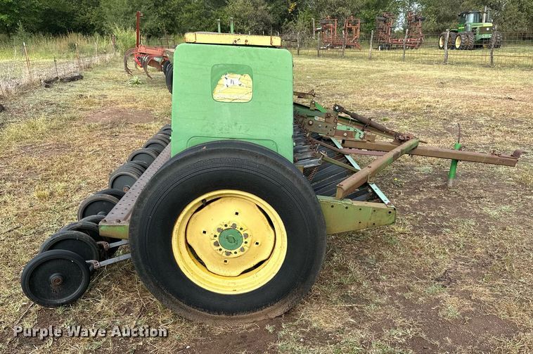 image for item NX9725 John Deere 8200  grain drill