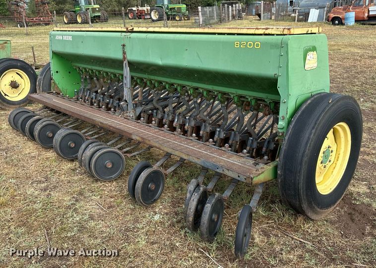 image for item NX9725 John Deere 8200  grain drill