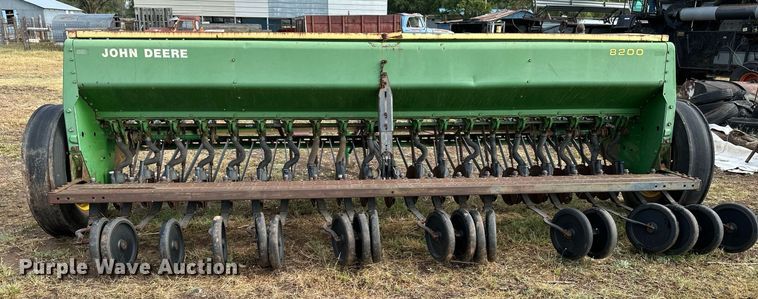image for item NX9725 John Deere 8200  grain drill