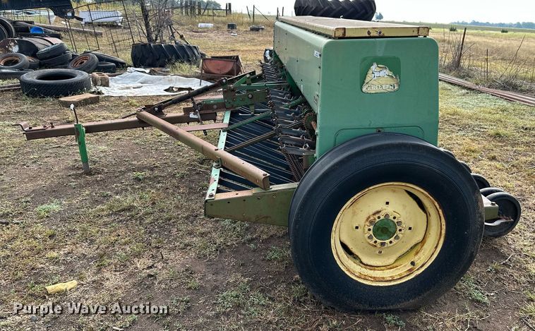 image for item NX9725 John Deere 8200  grain drill