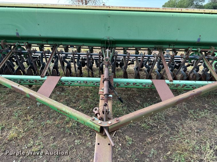 image for item NX9725 John Deere 8200  grain drill