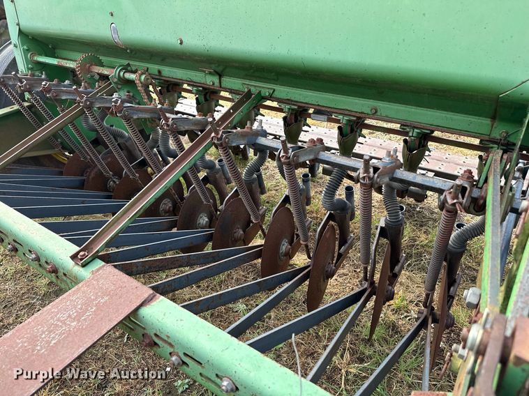 image for item NX9725 John Deere 8200  grain drill