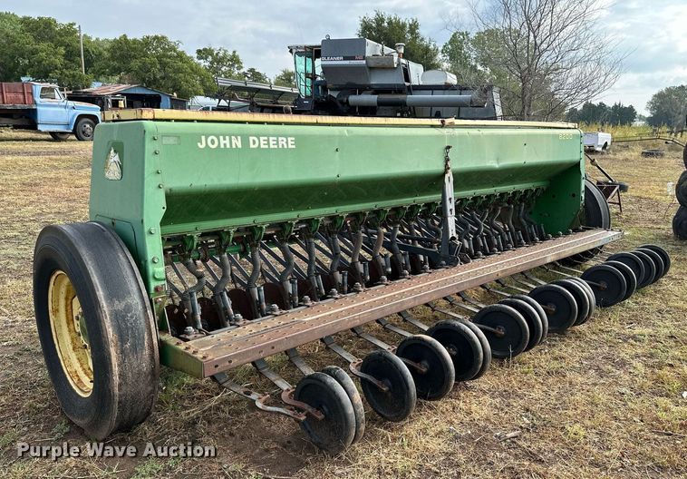 image for item NX9725 John Deere 8200  grain drill