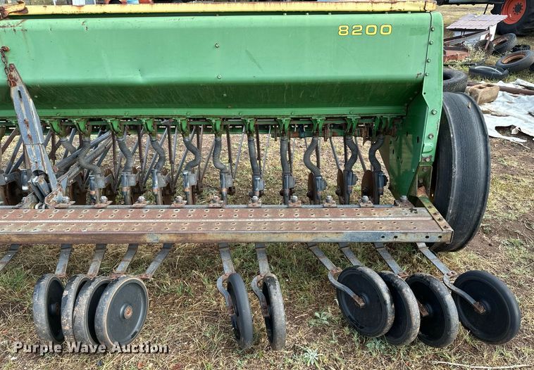 image for item NX9725 John Deere 8200  grain drill