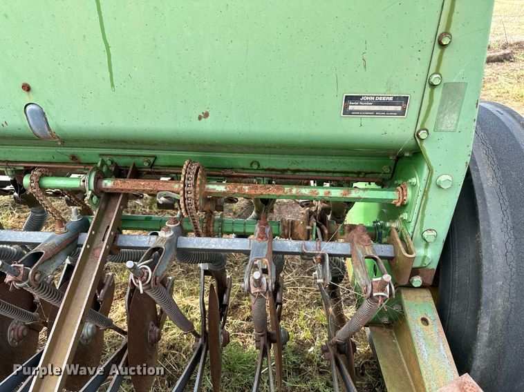 image for item NX9725 John Deere 8200  grain drill