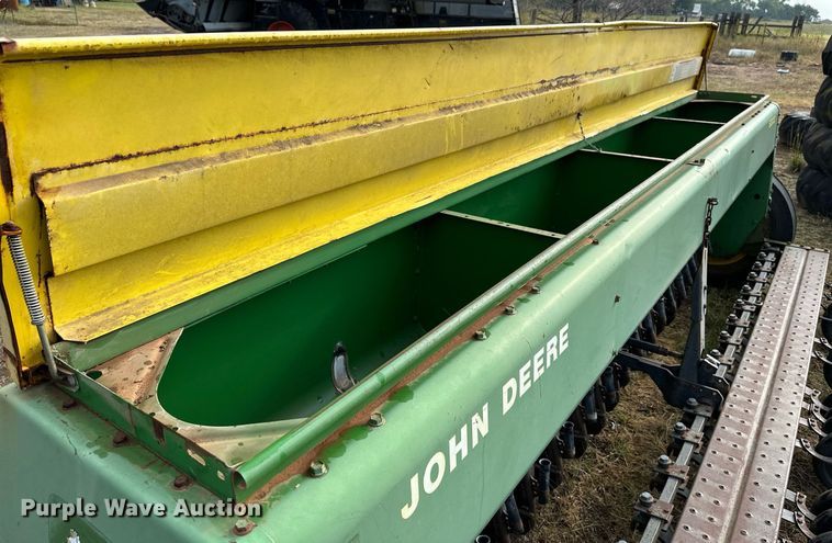 image for item NX9725 John Deere 8200  grain drill