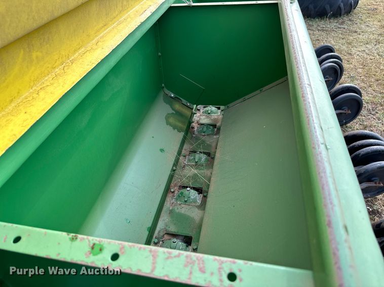 image for item NX9725 John Deere 8200  grain drill