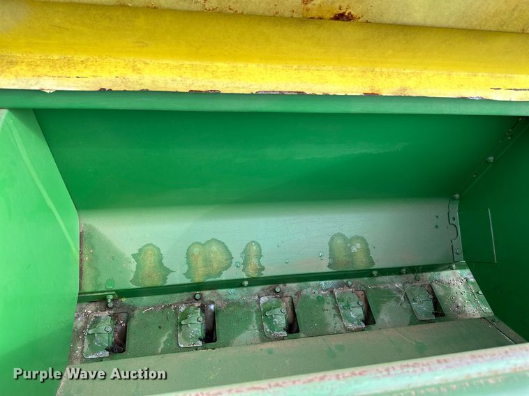 image for item NX9725 John Deere 8200  grain drill