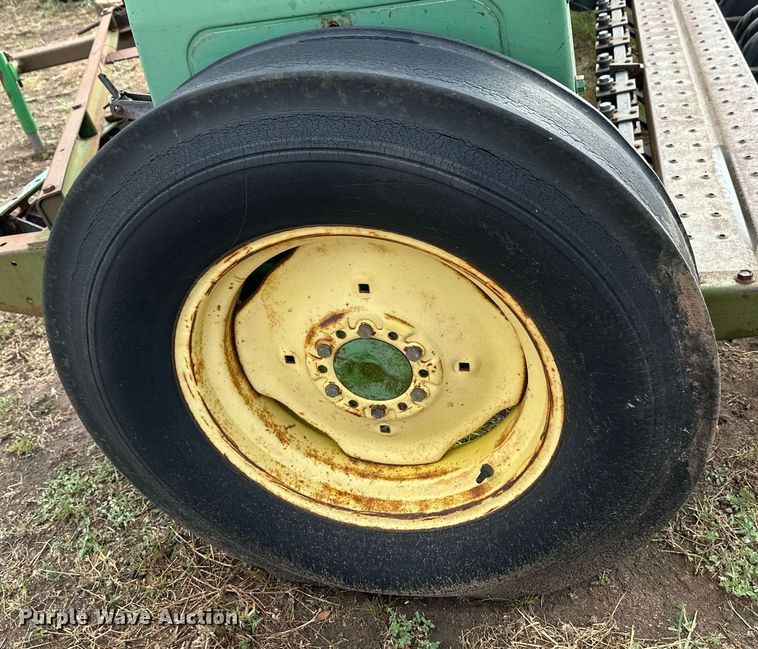 image for item NX9725 John Deere 8200  grain drill