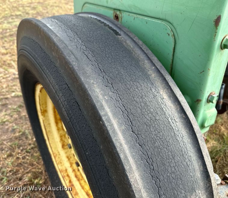 image for item NX9725 John Deere 8200  grain drill