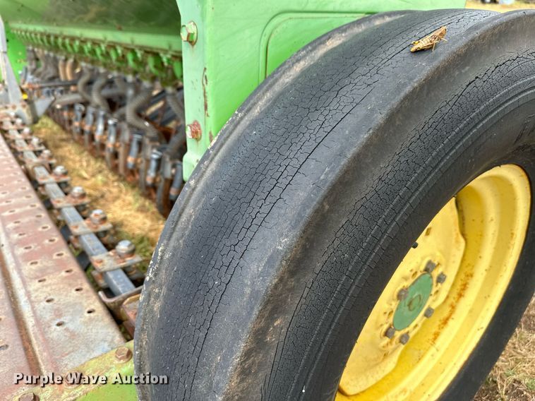image for item NX9725 John Deere 8200  grain drill