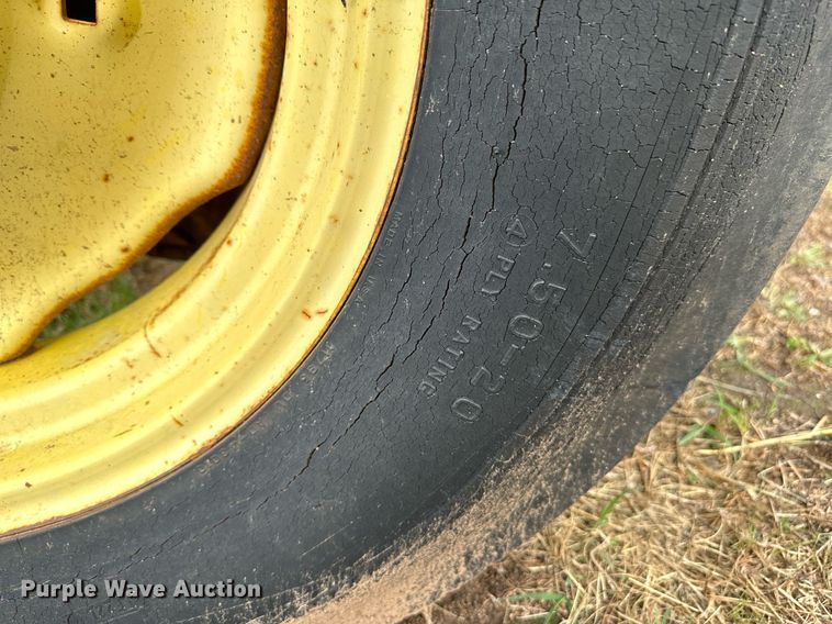 image for item NX9725 John Deere 8200  grain drill