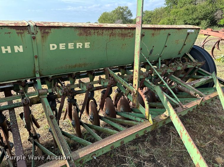image for item NX9726 John Deere DRA  grain drill