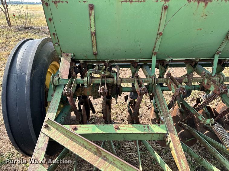 image for item NX9726 John Deere DRA  grain drill