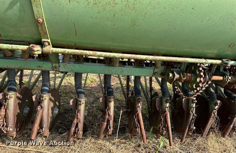 image for item NX9726 John Deere DRA  grain drill