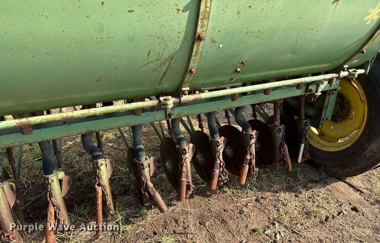 image for item NX9726 John Deere DRA  grain drill