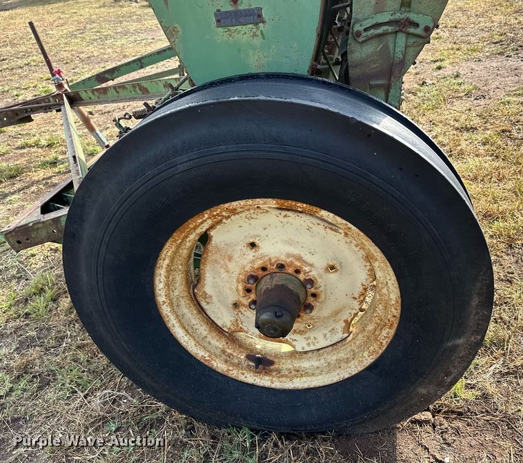 image for item NX9726 John Deere DRA  grain drill