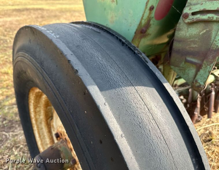 image for item NX9726 John Deere DRA  grain drill