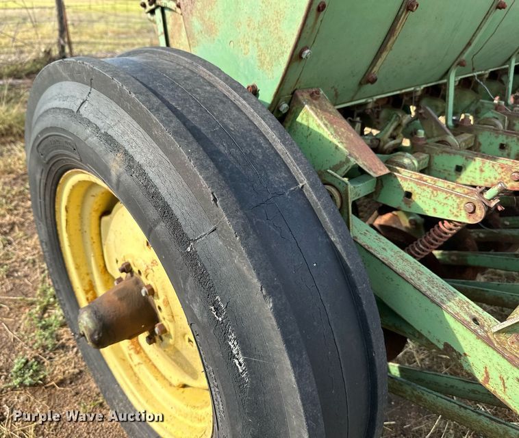 image for item NX9726 John Deere DRA  grain drill
