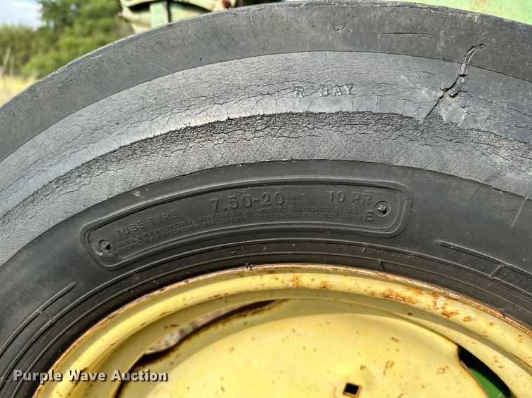 image for item NX9726 John Deere DRA  grain drill