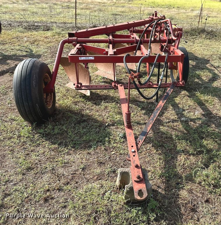 image for item NX9728 Massey Ferguson 84  plow