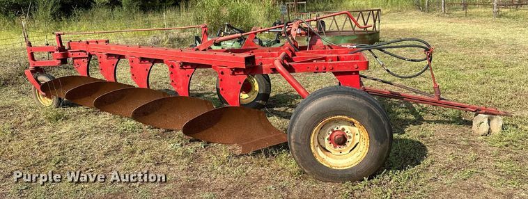 image for item NX9728 Massey Ferguson 84  plow