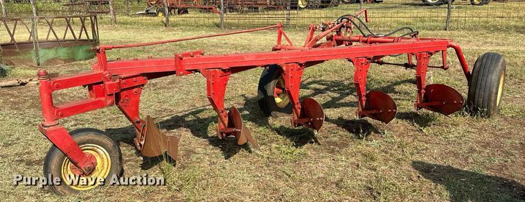 image for item NX9728 Massey Ferguson 84  plow