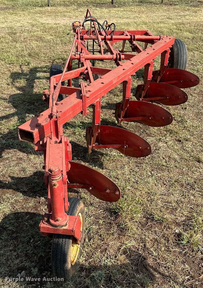 image for item NX9728 Massey Ferguson 84  plow