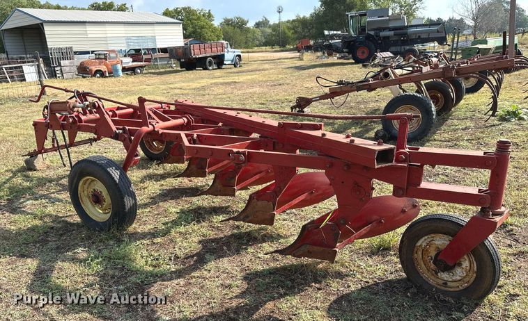 image for item NX9728 Massey Ferguson 84  plow