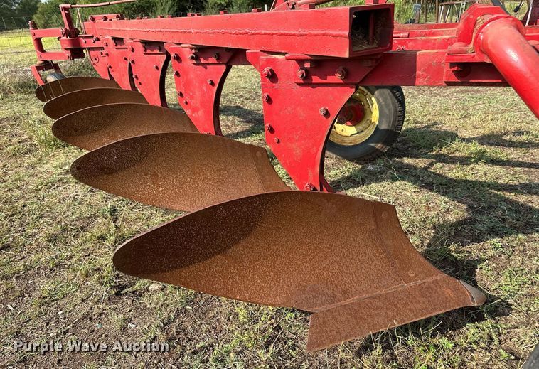 image for item NX9728 Massey Ferguson 84  plow