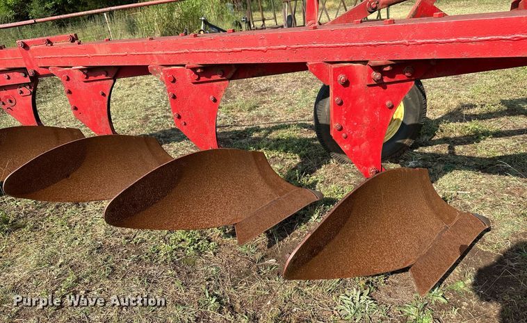 image for item NX9728 Massey Ferguson 84  plow