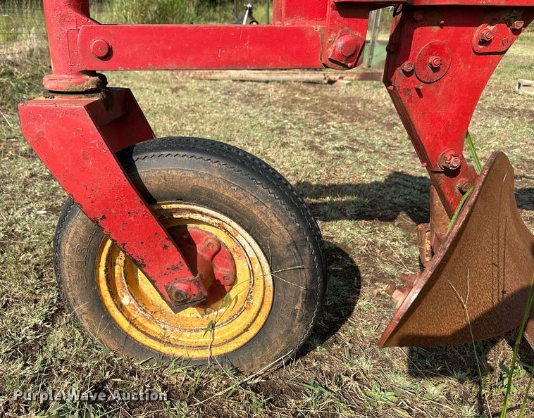 image for item NX9728 Massey Ferguson 84  plow