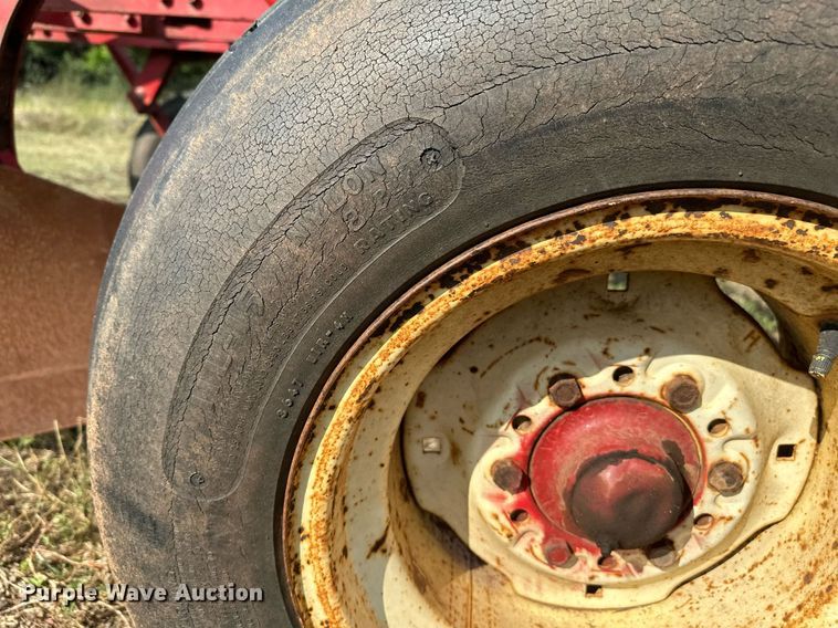 image for item NX9728 Massey Ferguson 84  plow