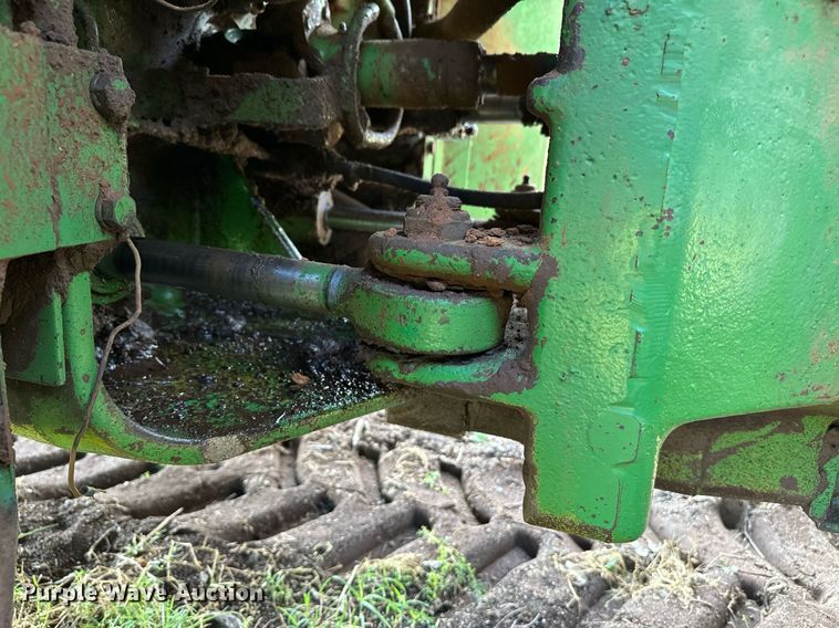 image for item NX9731 1977 John Deere 8430  4WD tractor