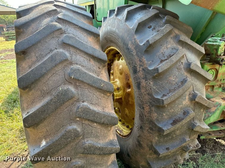 image for item NX9731 1977 John Deere 8430  4WD tractor