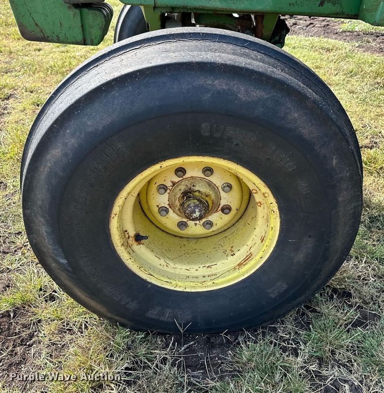 image for item NX9732 1975 John Deere 4430  tractor