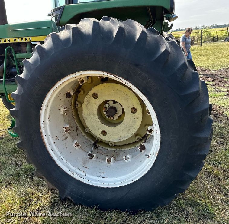 image for item NX9732 1975 John Deere 4430  tractor