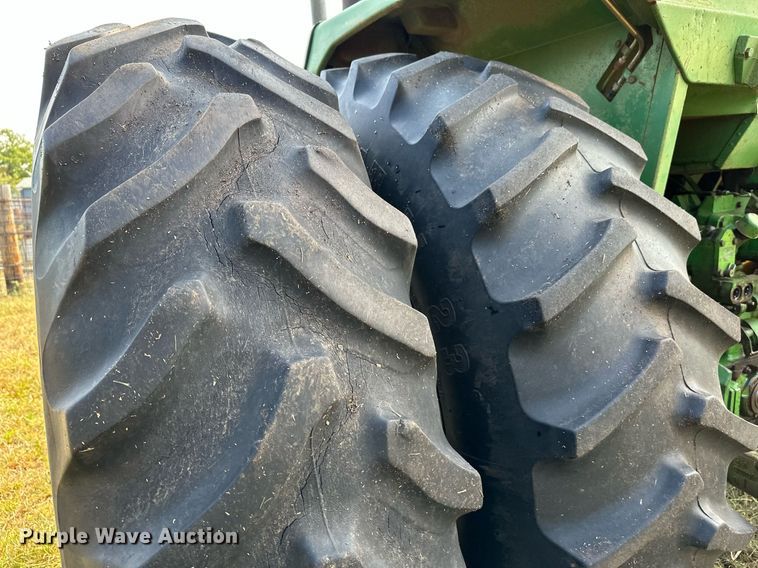 image for item NX9732 1975 John Deere 4430  tractor