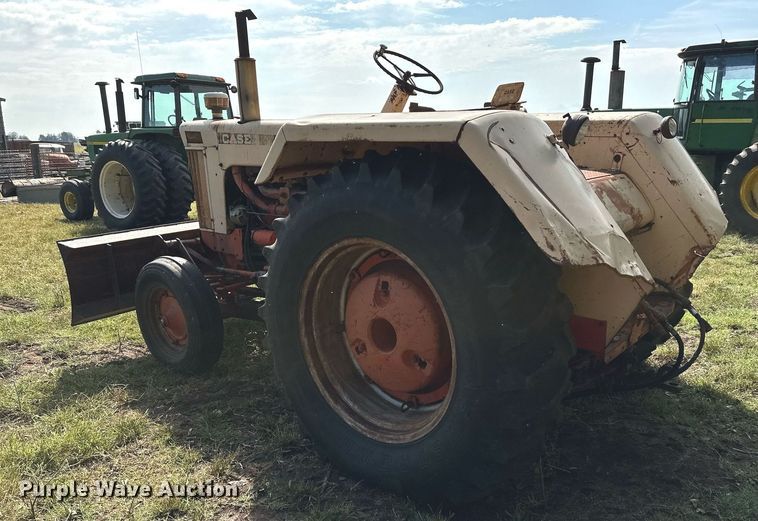 image for item NX9733 Case 930 Comfort King  tractor