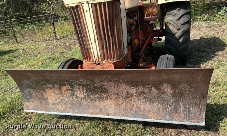 image for item NX9733 Case 930 Comfort King  tractor