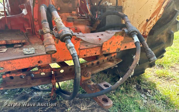 image for item NX9733 Case 930 Comfort King  tractor